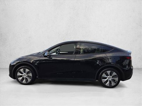 Used 2024 Tesla Model Y 2WD image 9