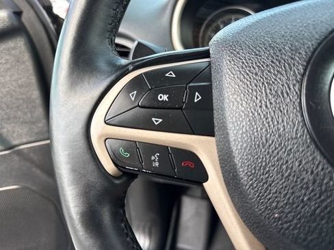 Used 2014 Jeep Cherokee Limited w/ Luxury Group AWD/4WD image 25