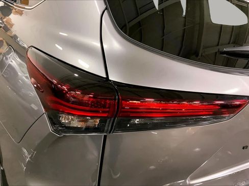 Used 2025 Toyota Highlander XLE AWD/4WD image 29