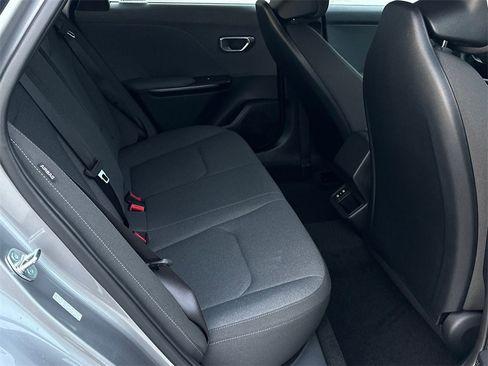 New 2025 Kia K4 LXS image 12