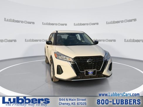 Used 2021 Nissan Kicks S image 3