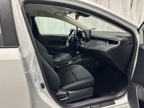 Used 2025 Toyota Corolla LE image 54
