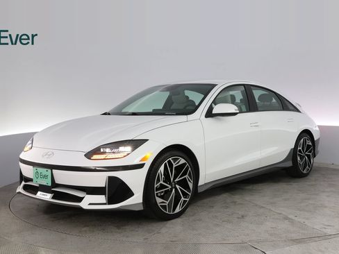 Used 2024 Hyundai Ioniq 6 SEL RWD image 2
