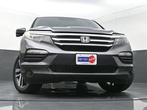 Used 2018 Honda Pilot Touring image 29