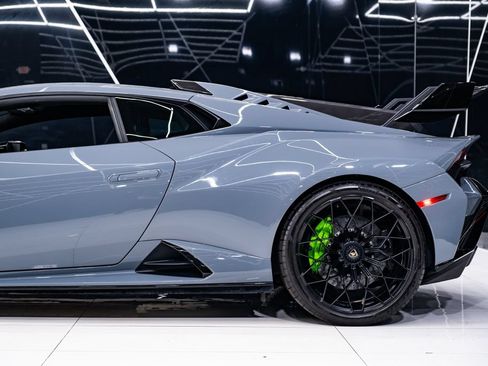 Used 2023 Lamborghini Huracan STO RWD image 12