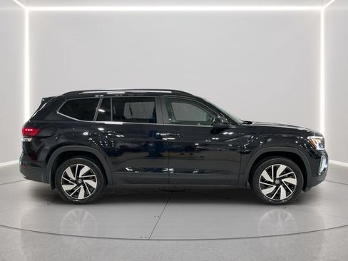 Used 2024 Volkswagen Atlas SE w/ Panoramic Sunroof Package AWD/4WD image 7