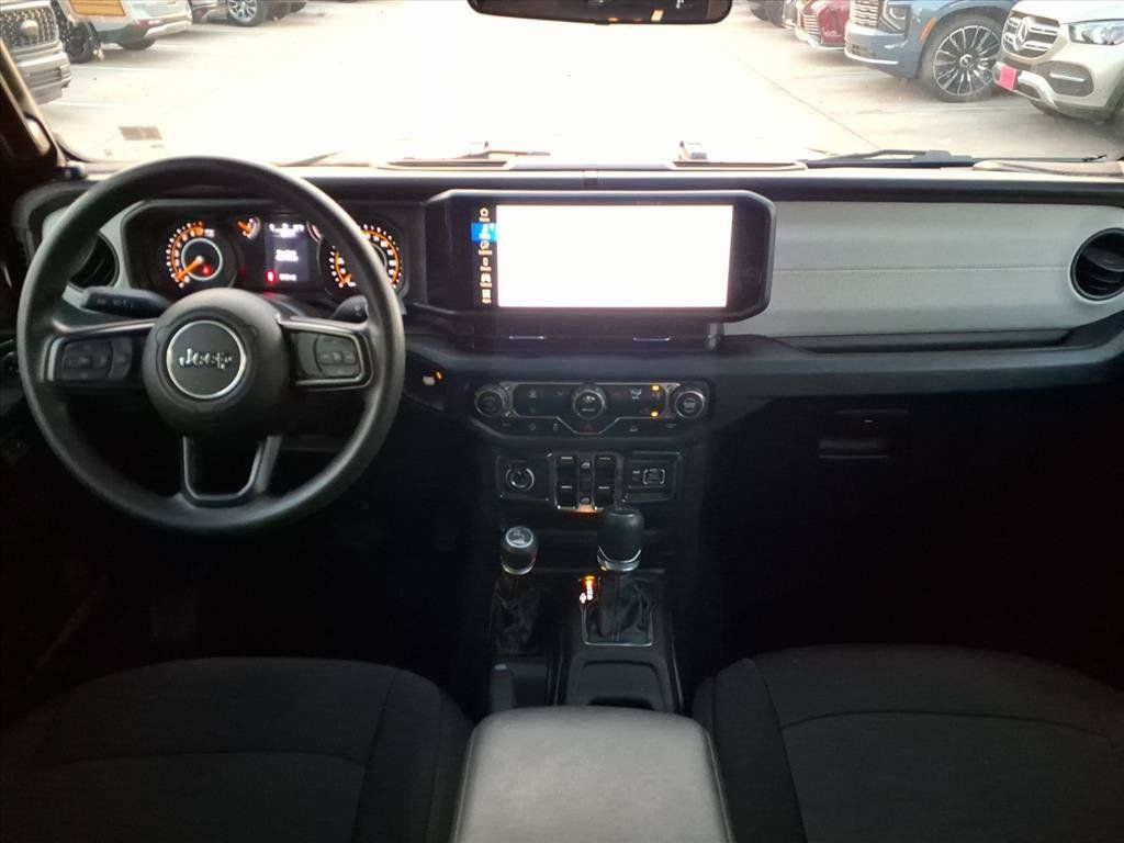 Used 2025 Jeep Gladiator Sport AWD/4WD image 14