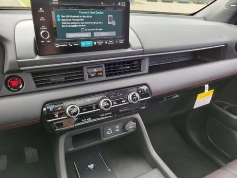 Certified 2025 Honda Pilot Black Edition image 40