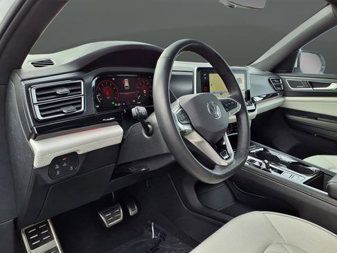 Used 2025 Volkswagen Atlas Cross Sport SEL Premium R-Line image 15