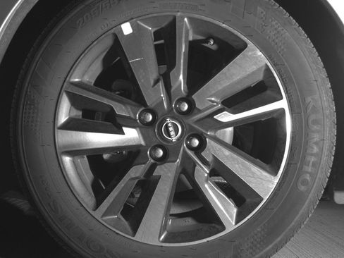 Used 2025 Nissan Versa SV image 12