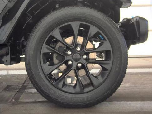 Used 2022 Jeep Wrangler Unlimited Sahara w/ Cold Weather Group image 18