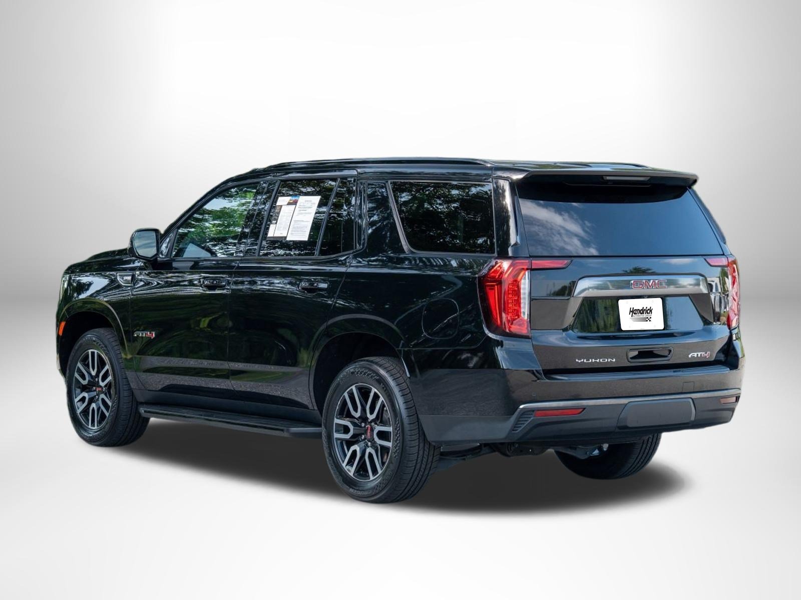Used 2024 GMC Yukon AT4 w/ Technology Package AWD/4WD image 6