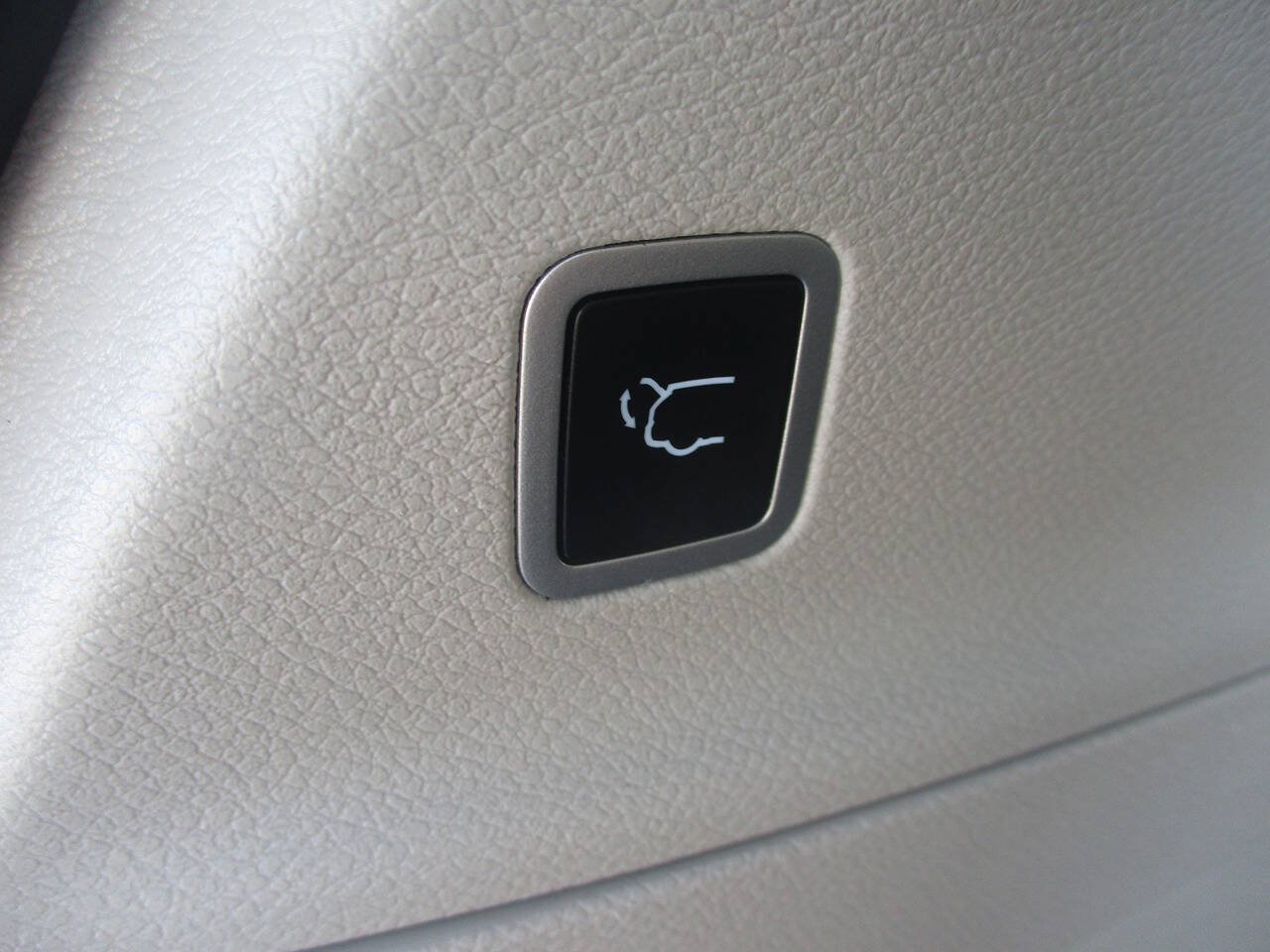 Used 2023 Chrysler Pacifica Touring-L FWD image 14