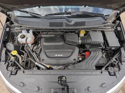 Used 2017 Chrysler Pacifica Touring-L FWD image 31