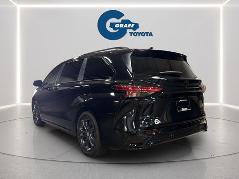 Used 2026 Toyota Sienna XSE FWD image 9