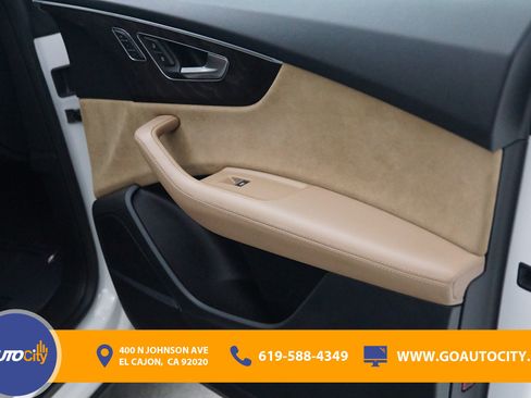 Used 2019 Audi Q8 Prestige w/ Luxury Package AWD/4WD image 17