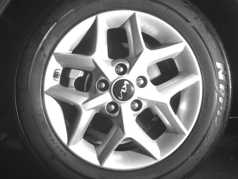 Used 2025 Kia Soul LX w/ LX Technology Package FWD image 11