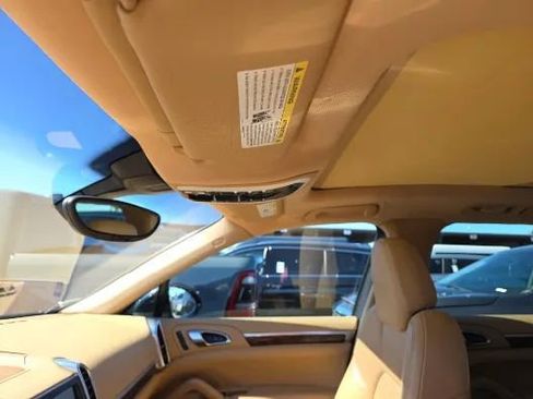 Used 2015 Porsche Cayenne S image 19