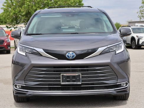 Used 2024 Toyota Sienna Limited AWD/4WD image 5