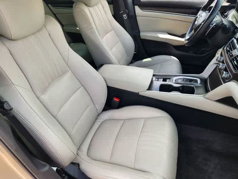 Used 2018 Honda Accord Touring image 14