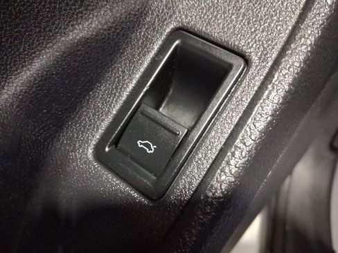 Used 2018 Volkswagen Jetta SEL FWD image 32