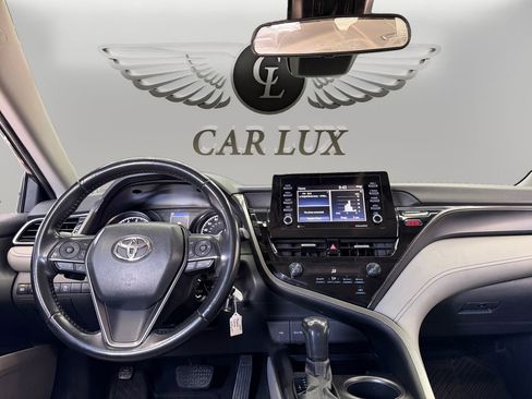 Used 2021 Toyota Camry SE image 10