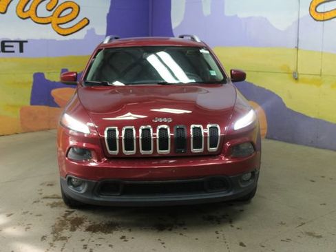 Used 2015 Jeep Cherokee Latitude w/ Cold Weather Group AWD/4WD image 3