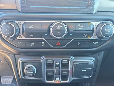 Used 2021 Jeep Wrangler Unlimited Sahara image 24