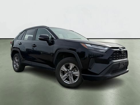 Used 2023 Toyota RAV4 XLE image 5