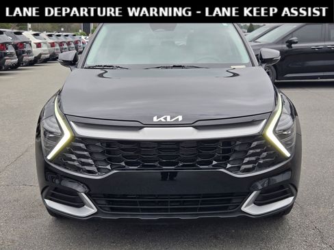 Used 2025 Kia Sportage EX w/ Premium Package image 2