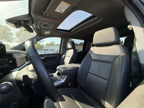 Used 2025 Chevrolet Silverado 1500 LTZ w/ LTZ Premium Package image 28