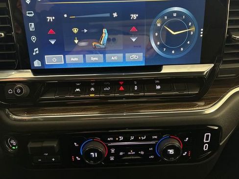 Used 2025 Chevrolet Silverado 1500 LT image 48