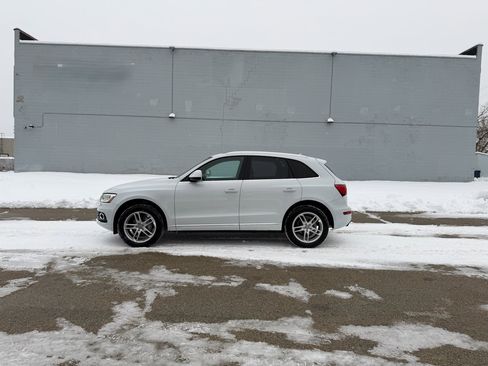 Used 2017 Audi Q5 2.0T Premium Plus w/ Technology Package image 4