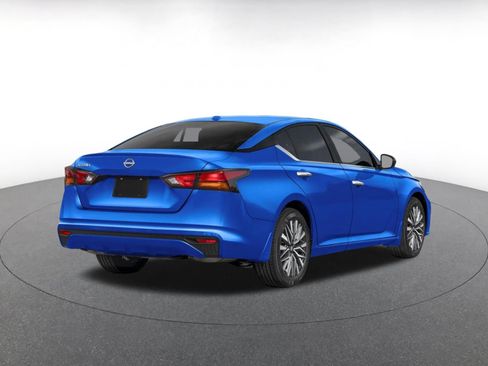 Used 2025 Nissan Altima 2.5 SV FWD image 2