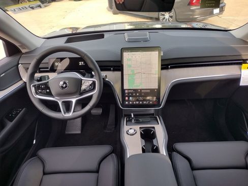 New 2025 Volvo EX90 Plus image 22