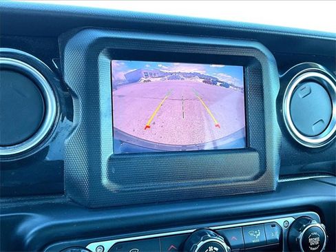 Used 2020 Jeep Wrangler Unlimited Sahara image 28