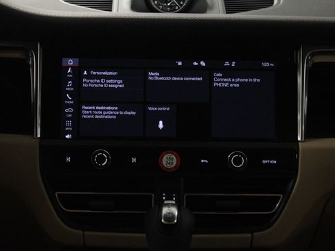 Certified 2022 Porsche Macan AWD/4WD image 33