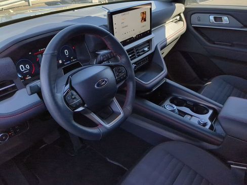 Used 2025 Ford Explorer ST-Line w/ ST-Line Street Pack AWD/4WD image 15