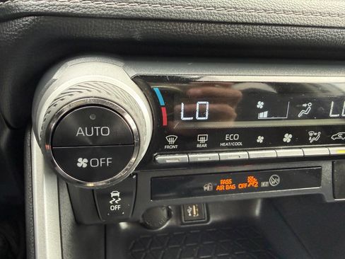 Used 2025 Toyota RAV4 LE AWD/4WD image 41