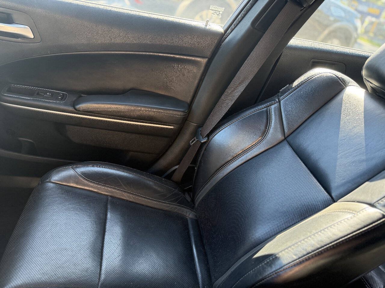 Used 2019 Dodge Charger SXT w/ Leather Interior Group RWD image 7