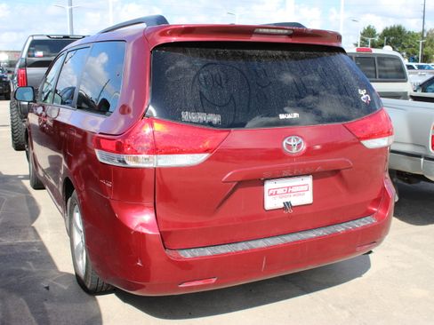 Used 2012 Toyota Sienna LE FWD image 5