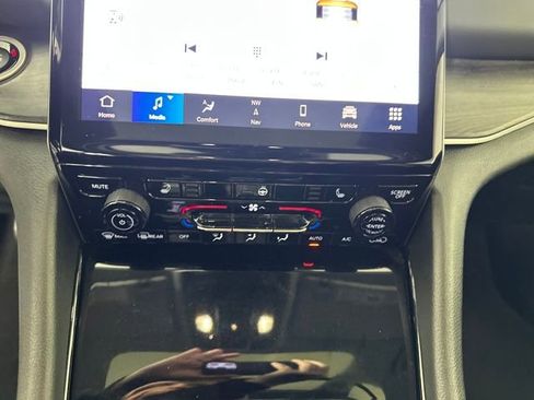 Used 2023 Jeep Grand Cherokee 4WD 4xe image 23