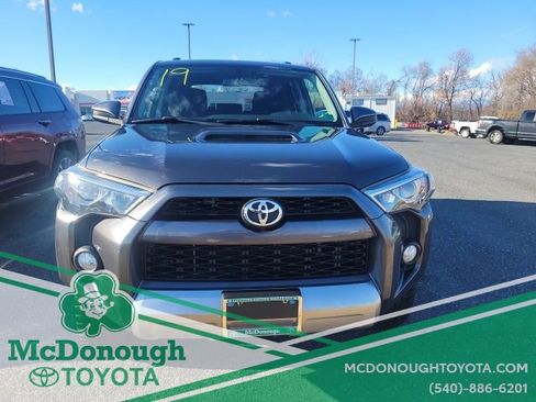 Used 2019 Toyota 4Runner TRD Off-Road image 2
