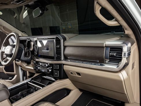 Used 2025 Ford F450 Platinum w/ Platinum Plus Package image 18