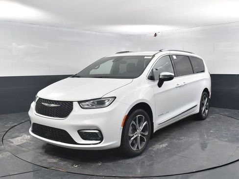 New 2026 Chrysler Pacifica Pinnacle w/ Trailer Tow Group image 4