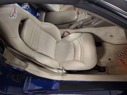 Used 2004 Chevrolet Corvette Convertible w/ Preferred Equipment Group RWD image 15