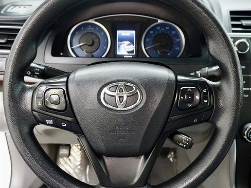 Used 2016 Toyota Camry LE image 17