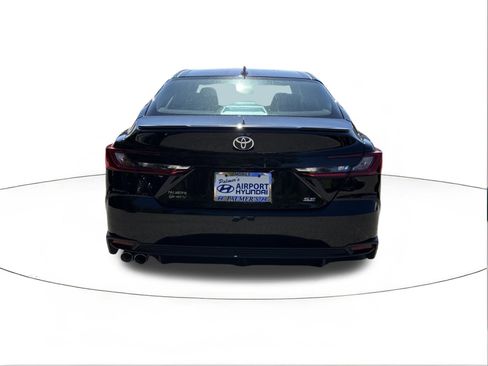 Used 2025 Toyota Camry SE image 4