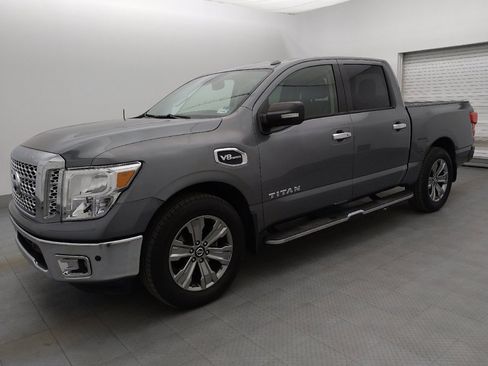Used 2017 Nissan Titan SV RWD image 2