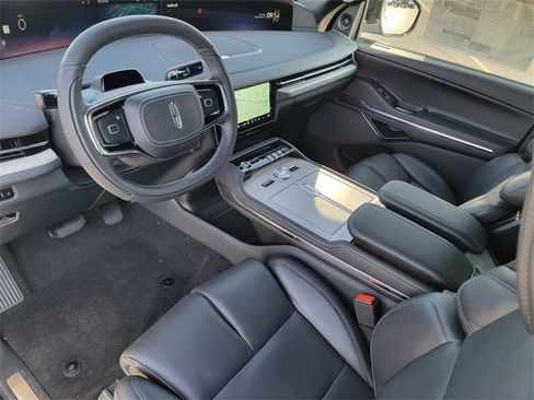 New 2025 Lincoln Navigator Reserve w/ Jet Appearance Package image 18